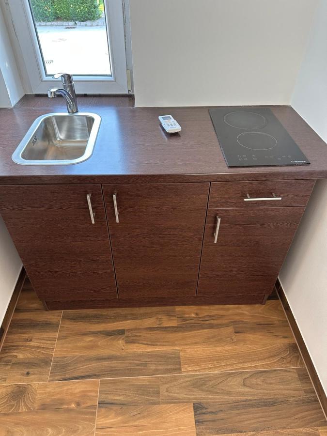 Beregi Apartman Tiszaújváros エクステリア 写真